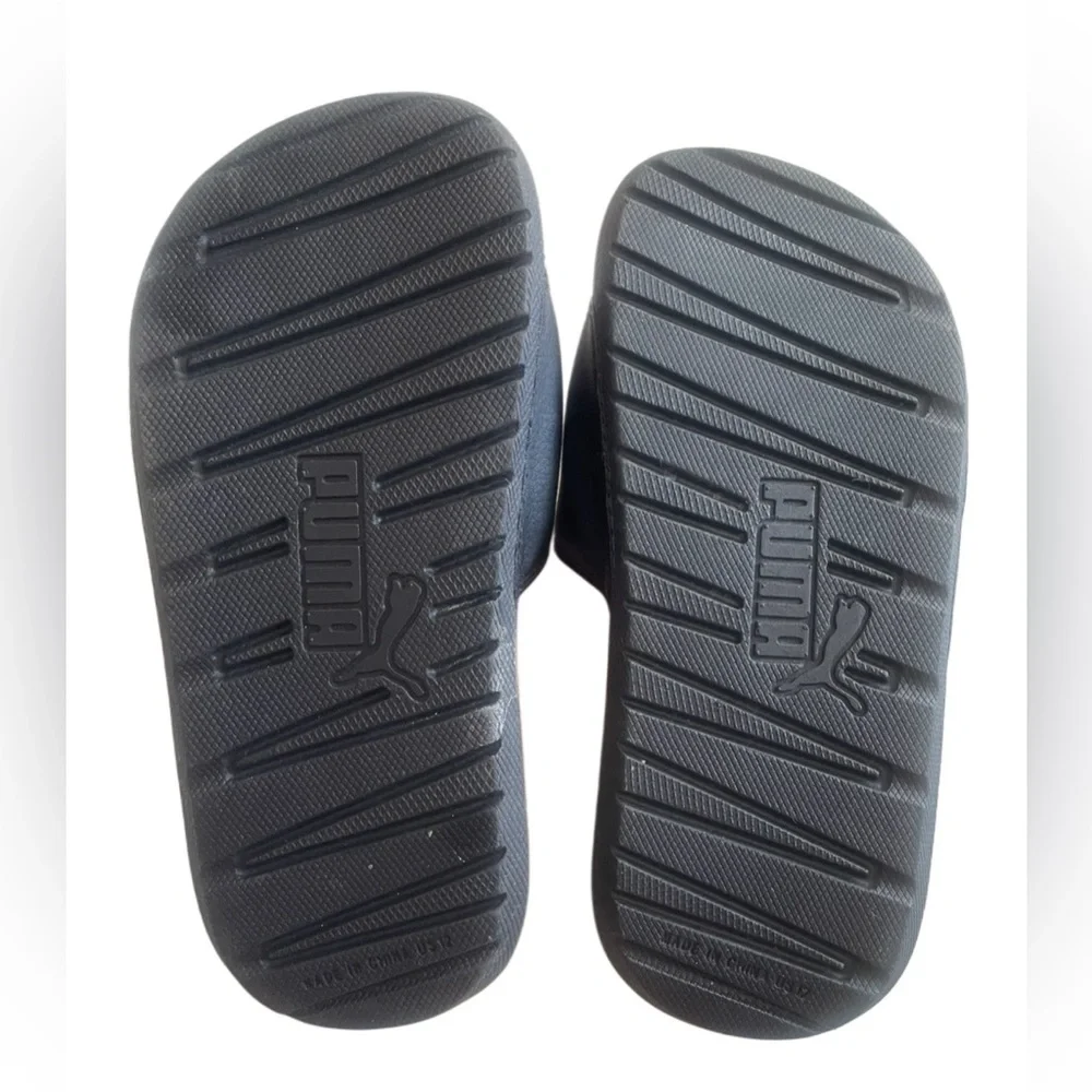 PUMA Girls Cool Cat Black/White/Knockout Pink Slides 4 Kids Beach Pool Gym